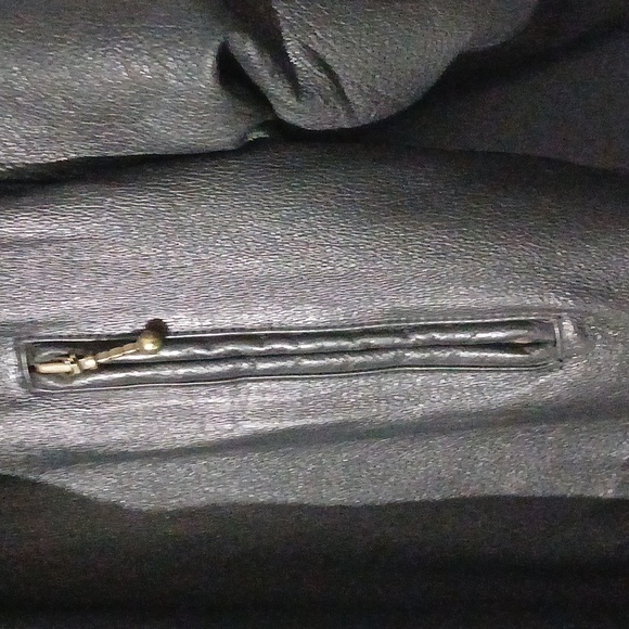 Wilsons Leather Men's Black Leather Jacket w/ Fur Hood.  Size Large - Picture 4 of 9